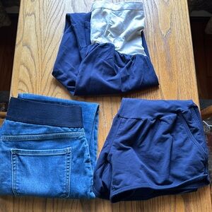 Lot of ladies size M maternity pants/shorts, like new